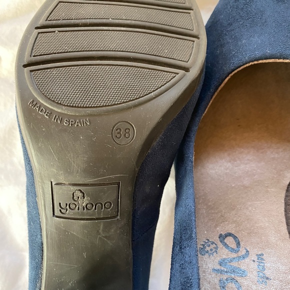 Beautiful blue suede heels made in Spain. Size 38 (6.5). - Picture 7 of 7